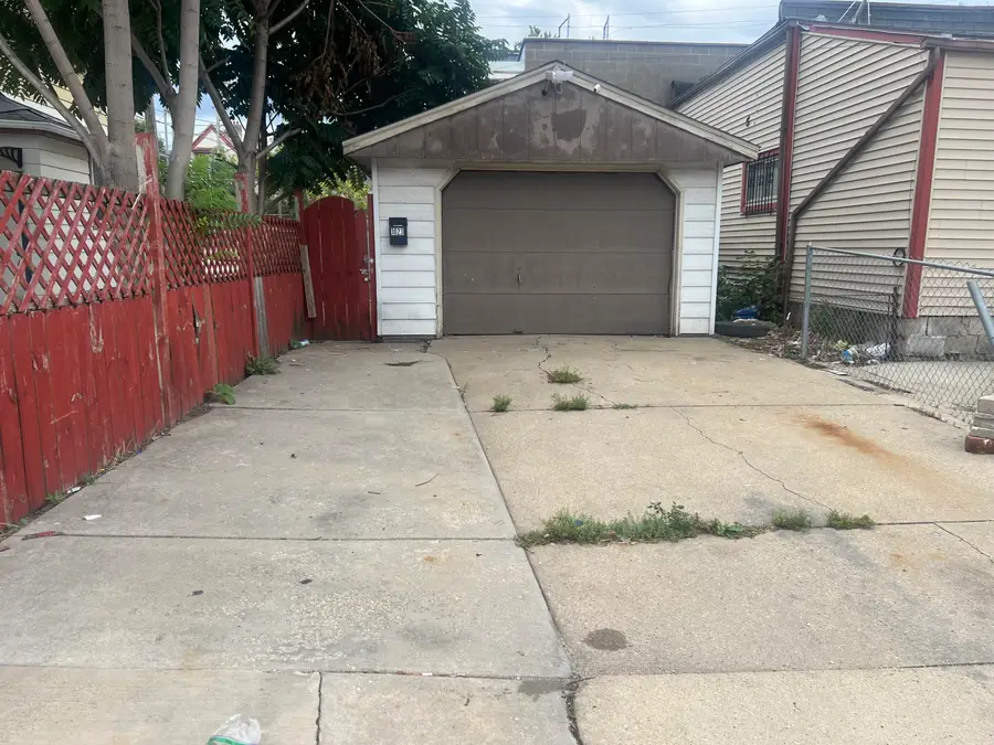 1023 W Greenfield Ave, Milwaukee, WI 53204 - #2