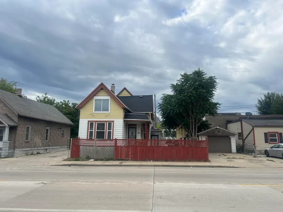1023 W Greenfield Ave, Milwaukee, WI 53204 - #3