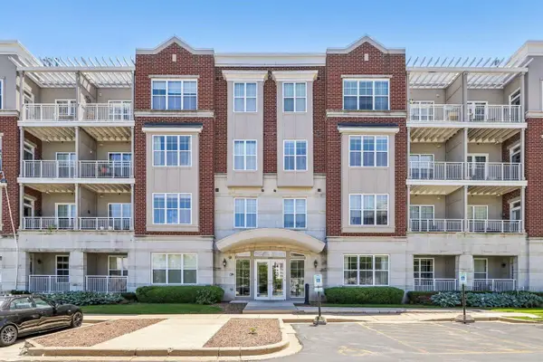 3872 S Lake Dr, Saint Francis, WI 53235