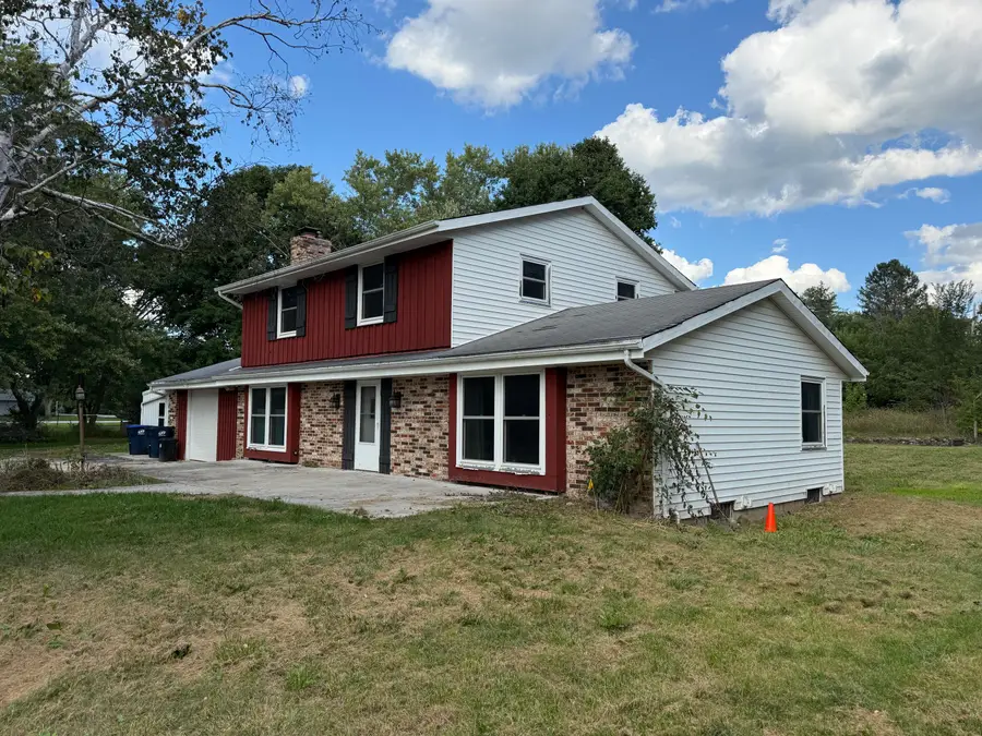 W231S6190 Charles Dr, Waukesha, WI 53189 - #2