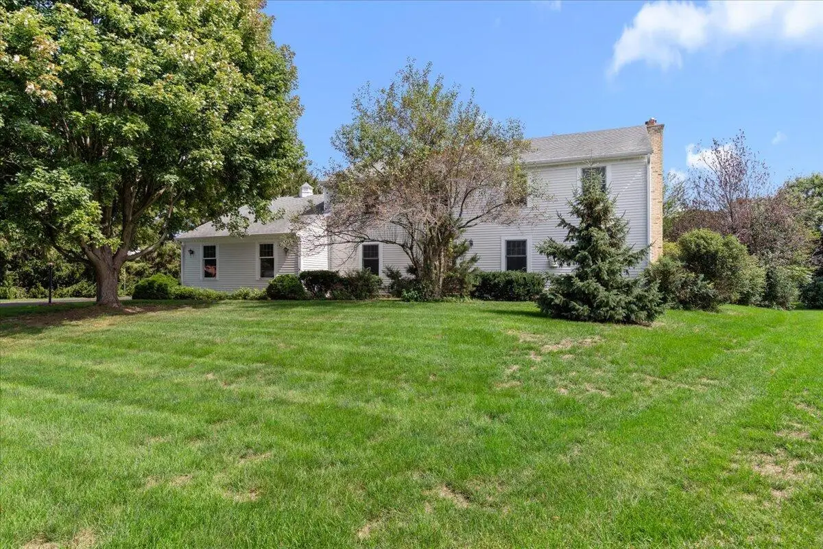 9 Cherrywood Ct, Wind Point, WI 53402 - #1