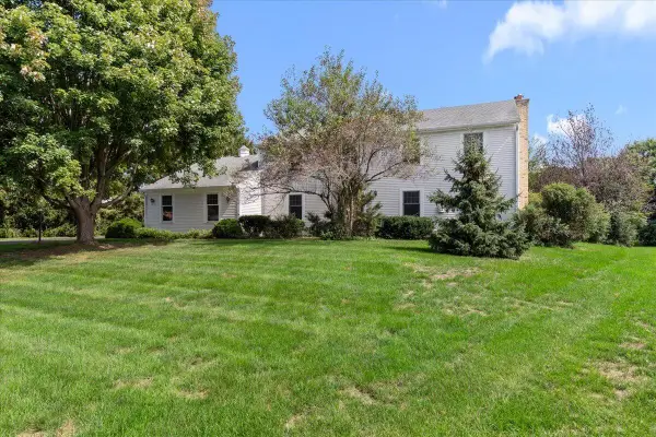 9 Cherrywood Ct, Wind Point, WI 53402