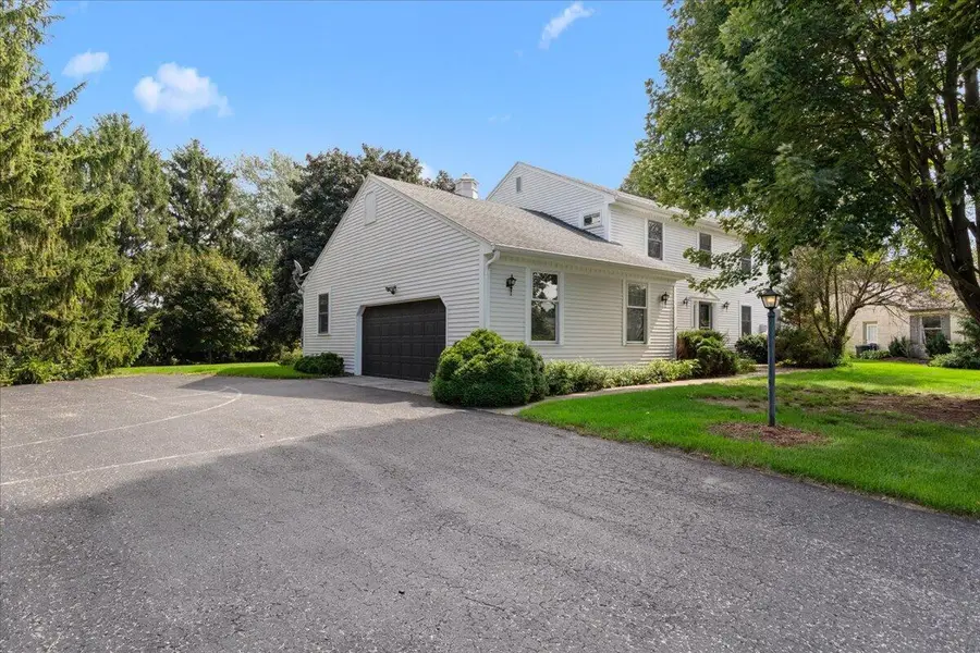 9 Cherrywood Ct, Wind Point, WI 53402 - #2