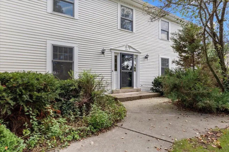 9 Cherrywood Ct, Wind Point, WI 53402 - #3
