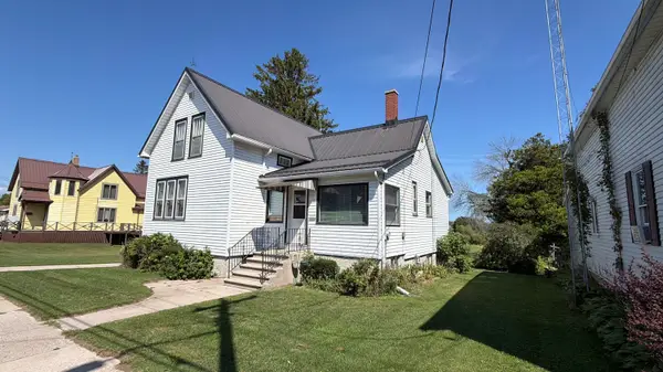 1437 Hawthorne Ave, Two Rivers, WI 54241