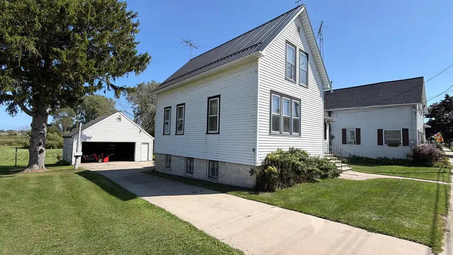 1437 Hawthorne Ave, Two Rivers, WI 54241 - #2