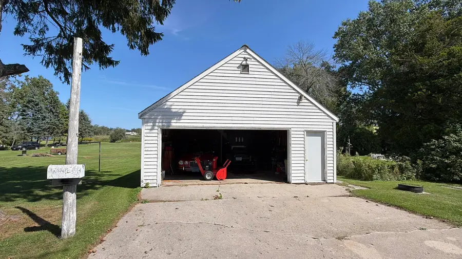 1437 Hawthorne Ave, Two Rivers, WI 54241 - #3