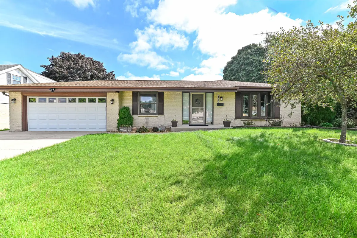 5224 S 23rd St, Milwaukee, WI 53221 - #1