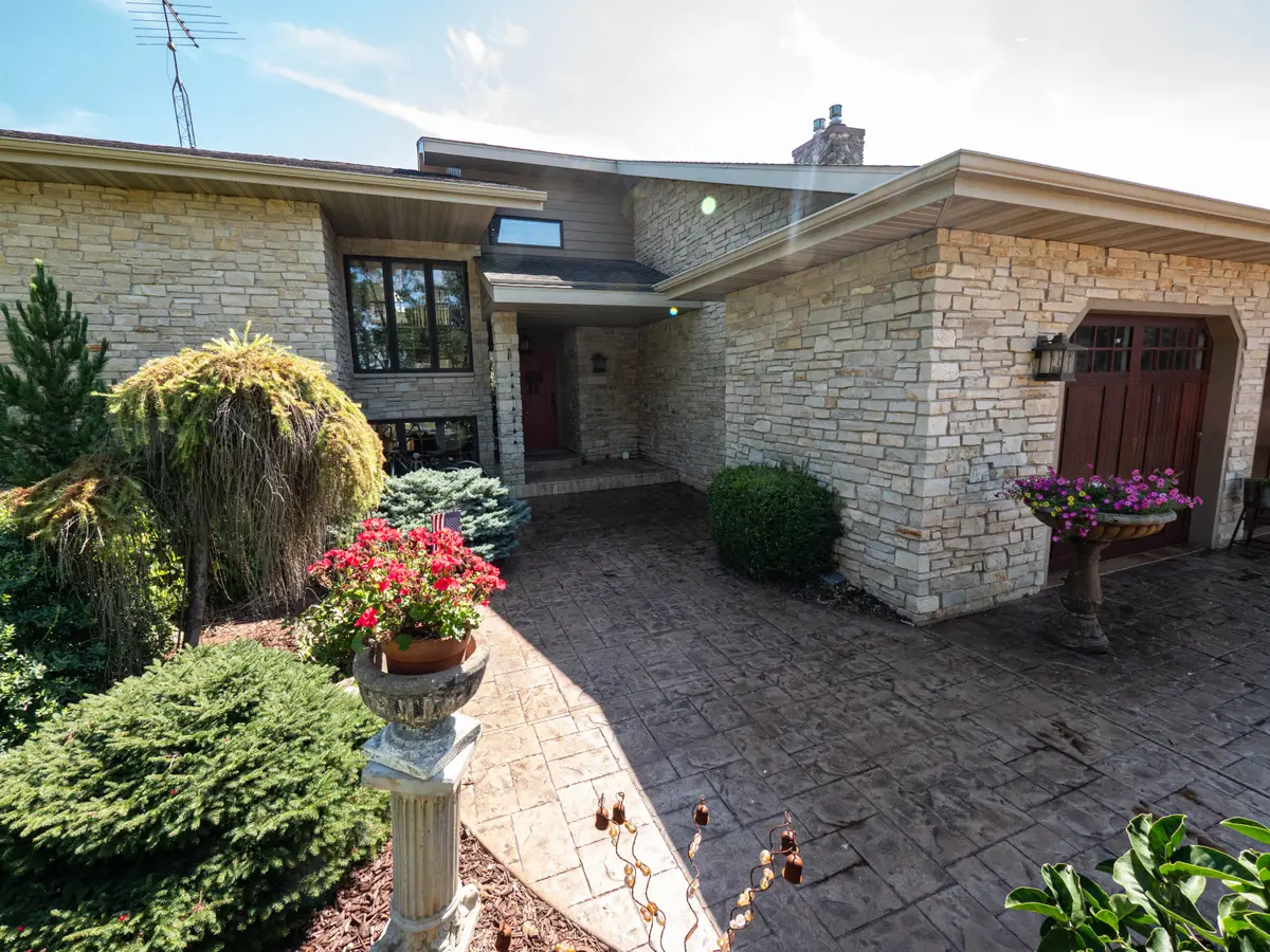 5319 69th Dr, Yorkville, WI 53182 - #1