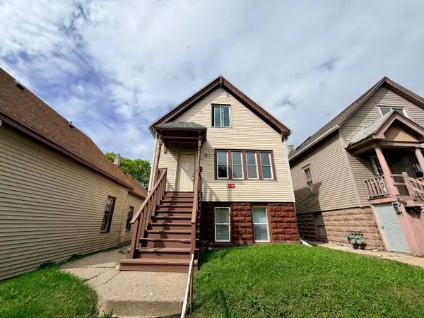 2363 S 9th St, Milwaukee, WI 53215