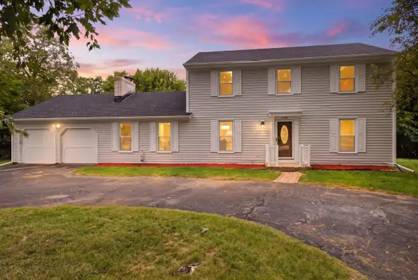 21195 Bramblewood Trl, Brookfield, WI 53045