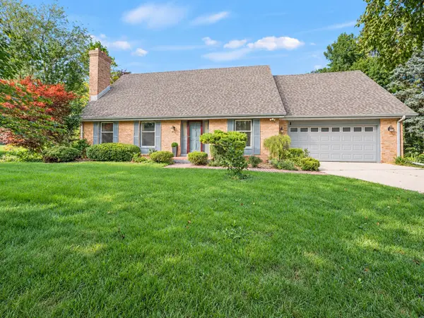 1530 W Zedler Ln, Mequon, WI 53092