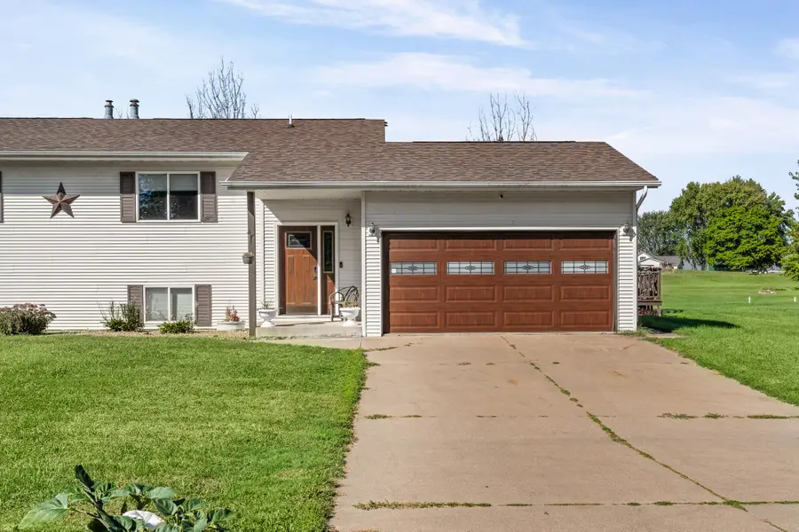 W8326 Prairie Pine Ln, Onalaska, WI 54650 - #2