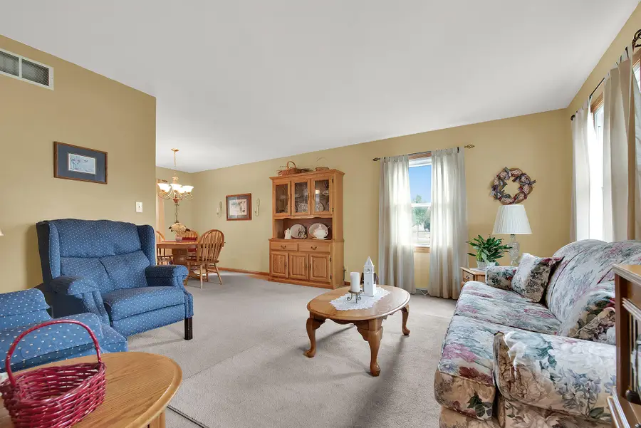 7941 S Cecily Dr, Oak Creek, WI 53154 - #2