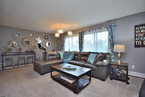 1190 Pilgrim Pkwy, Elm Grove, WI 53122