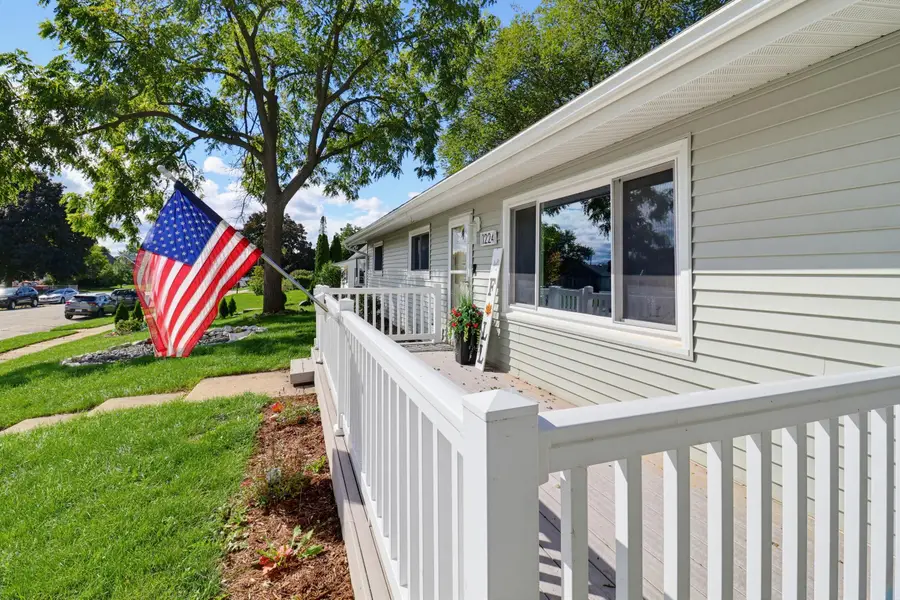 1224 Mackinac Ave, South Milwaukee, WI 53172 - #3