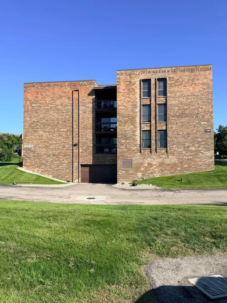 9002 W Lisbon Ave, Milwaukee, WI 53222 - #2