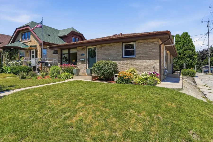 3956 E Edgerton Ave, Cudahy, WI 53110 - #2