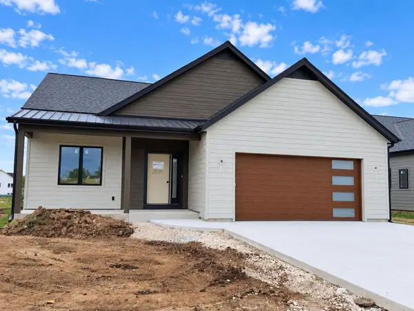 838 Stanton Way, Saukville, WI 53080