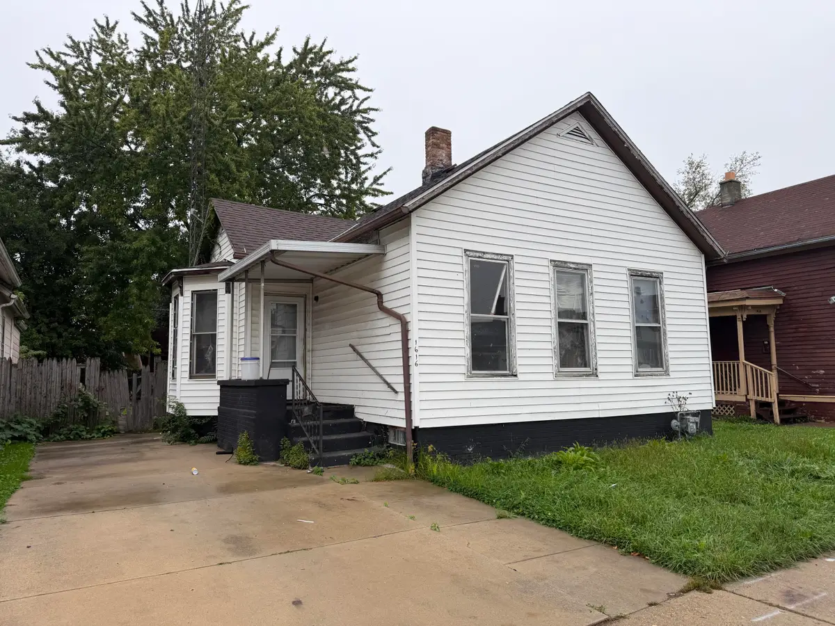 1616 S Memorial Dr, Racine, WI 53403 - #1