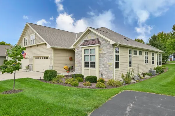 918 Foxland Pl, West Bend, WI 53095