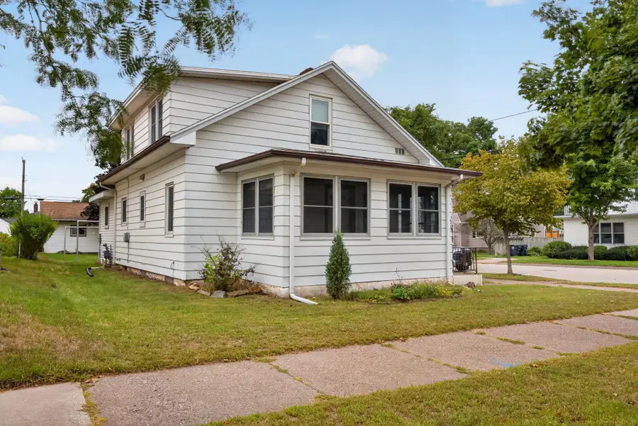 2202 Winnebago St, La Crosse, WI 54601 - #2