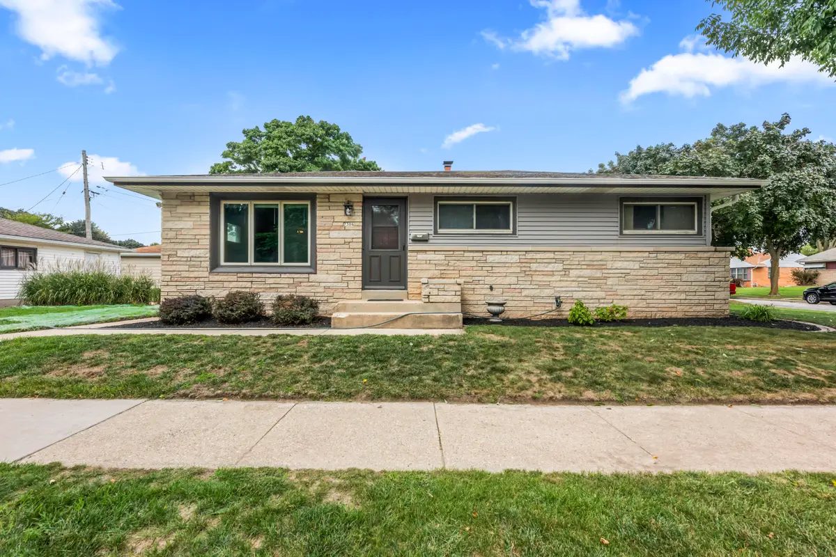 7306 W River Bend Dr, Milwaukee, WI 53219 - #1