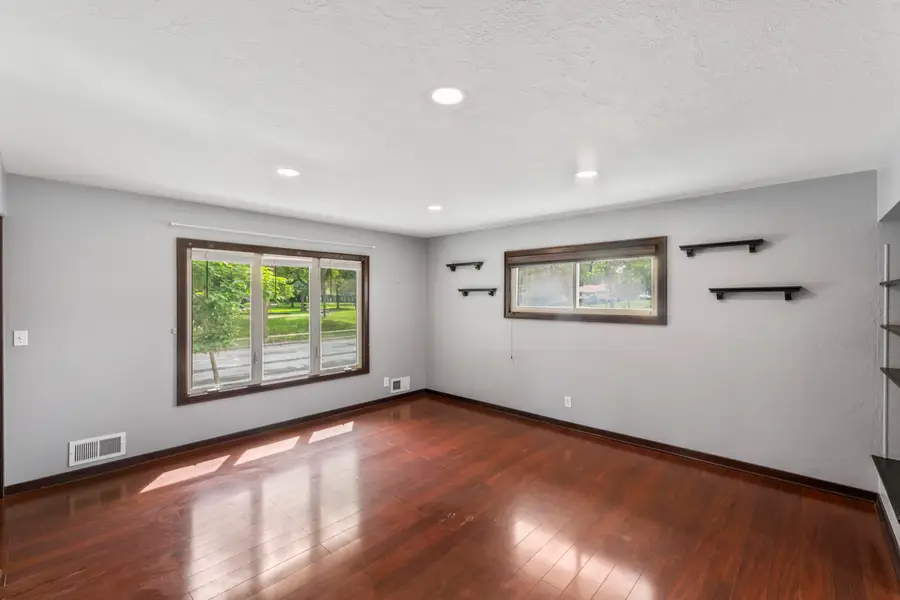 7306 W River Bend Dr, Milwaukee, WI 53219 - #3