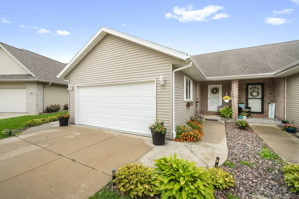 103 Concord Pl, Watertown, WI 53094 - #1