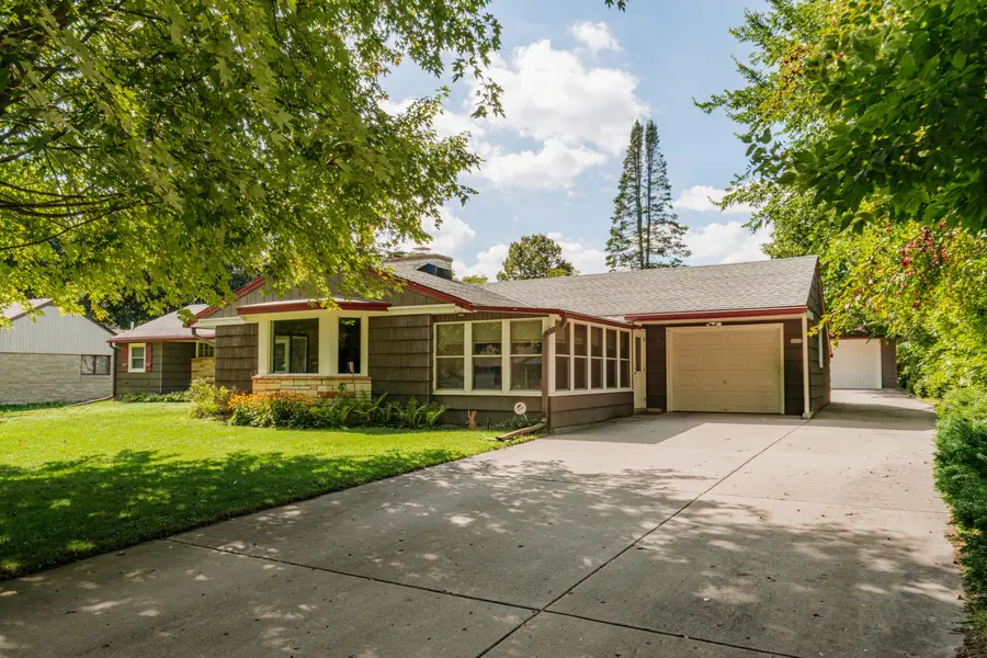 7115 N Seneca Ave, Glendale, WI 53217 - #2