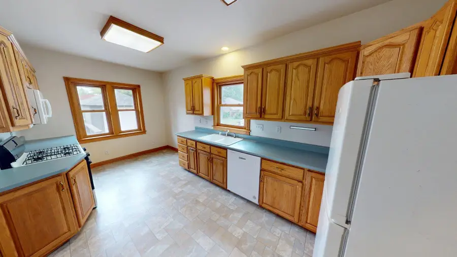 914 St Clair St, Manitowoc, WI 54220 - #3