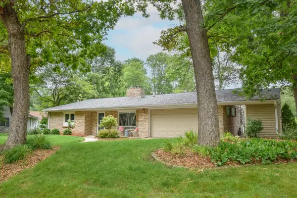 2417 N 117th St, Wauwatosa, WI 53226
