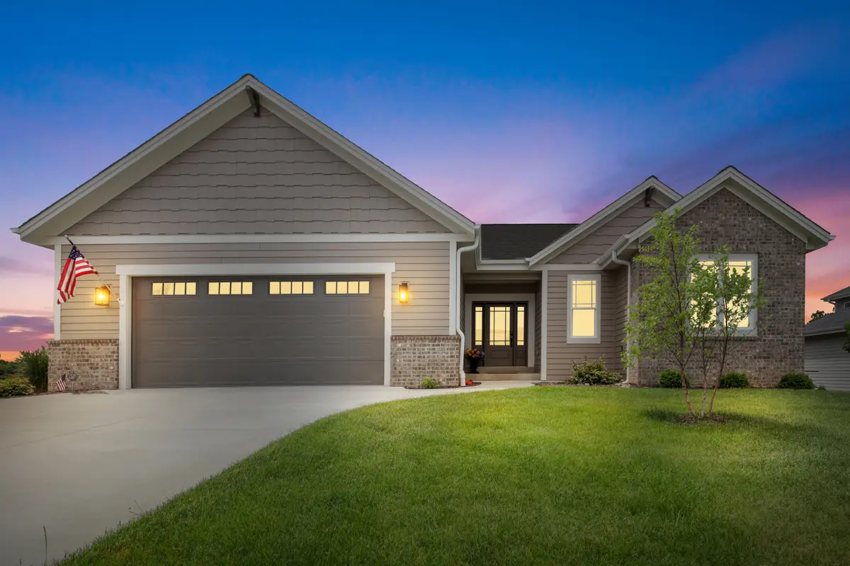 S54W25469 Pebble Brook Ct, Waukesha, WI 53189 - #1