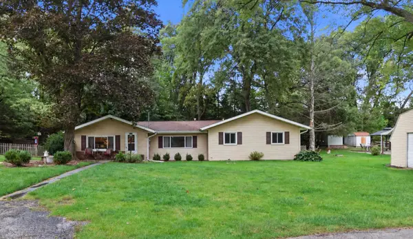 915 Bayview Ave, Twin Lakes, WI 53181
