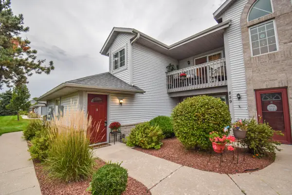 859 Quinlan Dr, Pewaukee, WI 53072