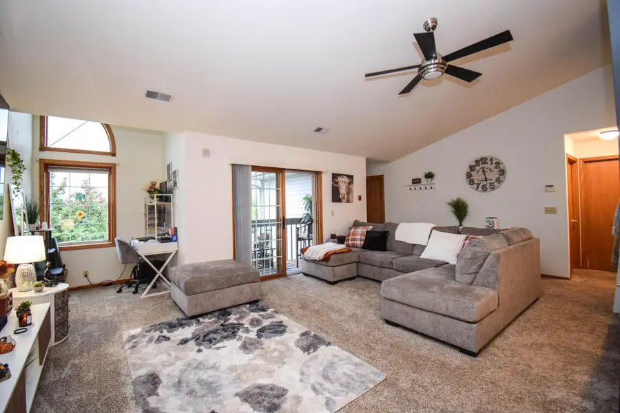 859 Quinlan Dr, Pewaukee, WI 53072 - #2