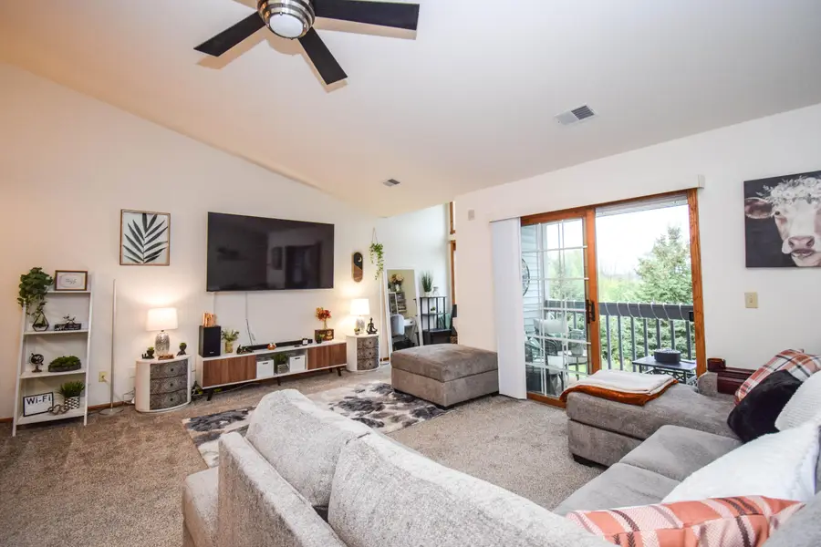 859 Quinlan Dr, Pewaukee, WI 53072 - #3