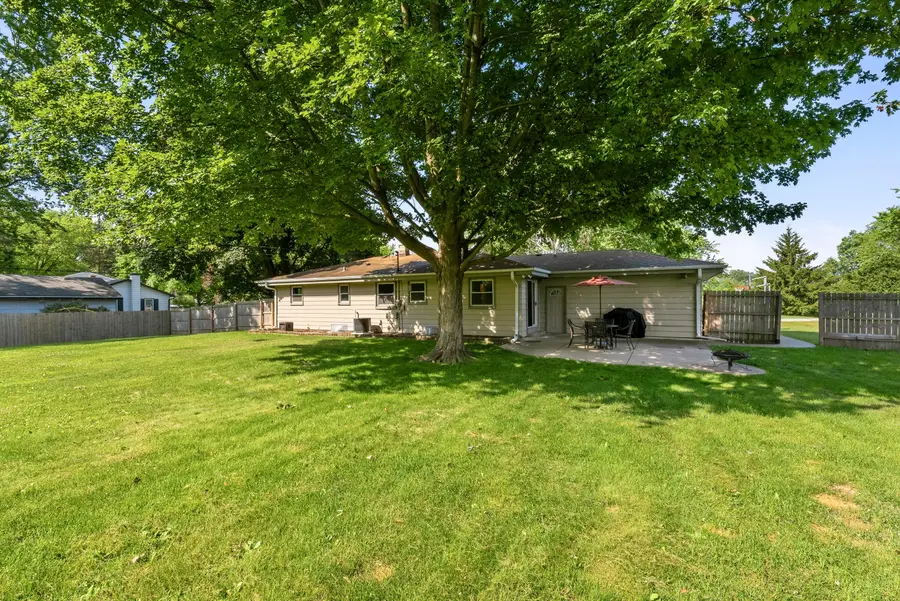 W128N8518 Revere Rd, Menomonee Falls, WI 53051 - #2