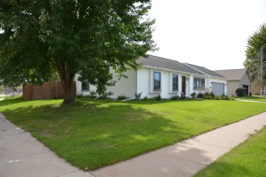 748 Elizabeth Ln, Onalaska, WI 54650 - #2