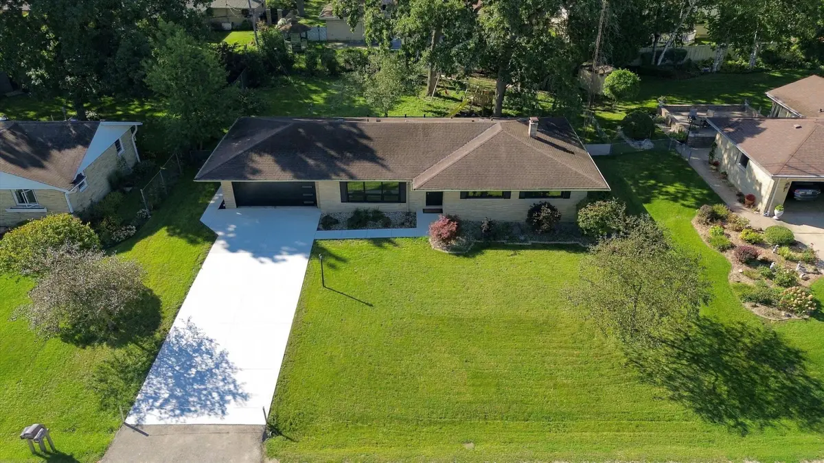 4205 86th Sts, Pleasant Prairie, WI 53142 - #1