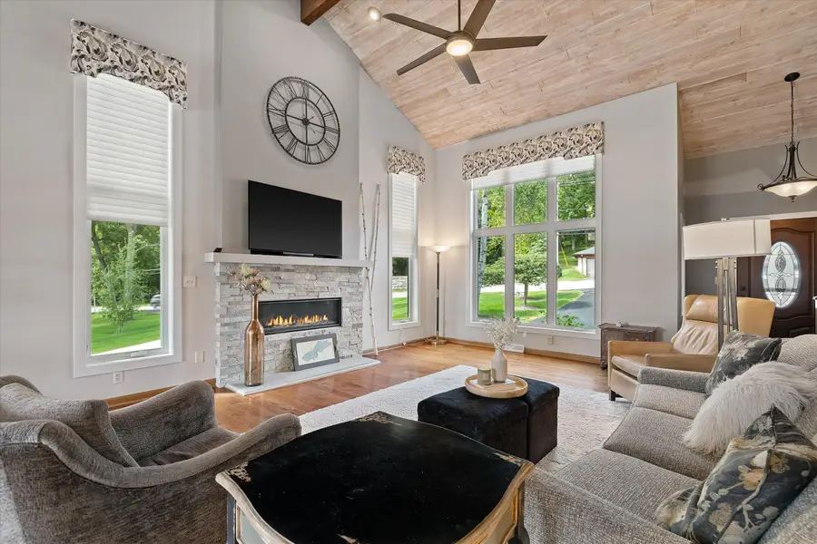 W303N2664 Maple Ave, Delafield, WI 53072 - #2