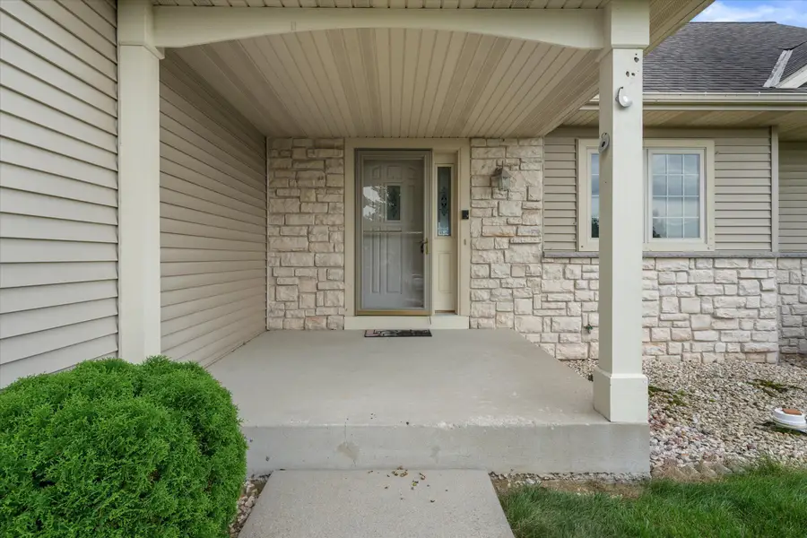 1246 S Wilson Ave, Hartford, WI 53027 - #2