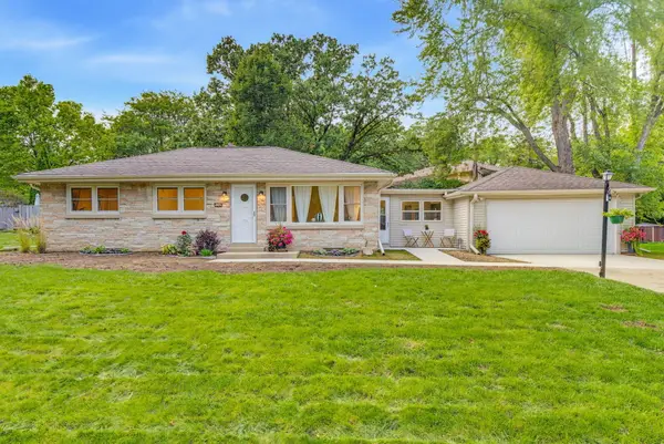 3285 N Knoll Blvd, Wauwatosa, WI 53222
