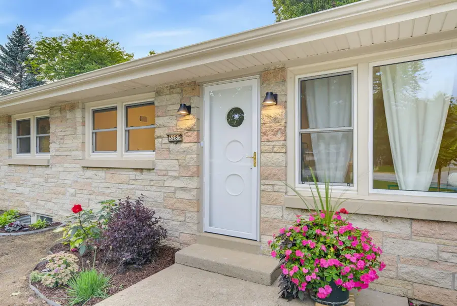 3285 N Knoll Blvd, Wauwatosa, WI 53222 - #3