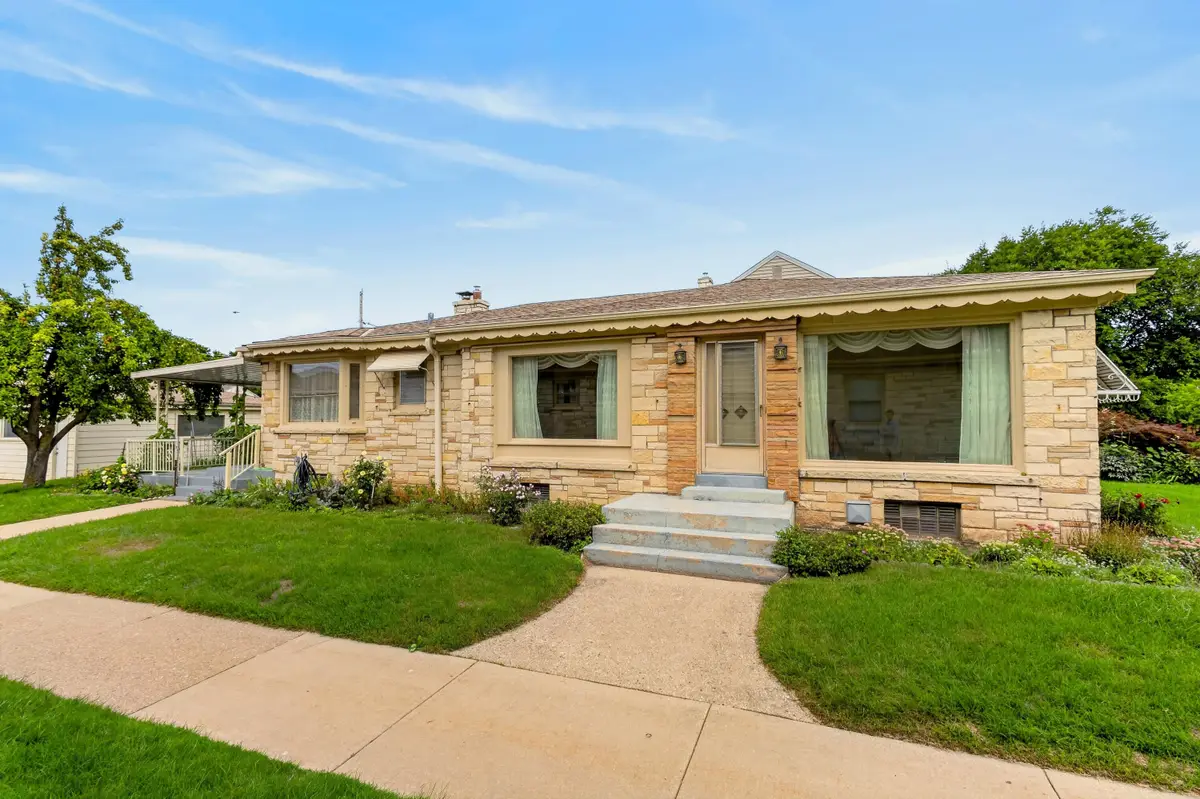 3579 S 14th St, Milwaukee, WI 53221 - #1