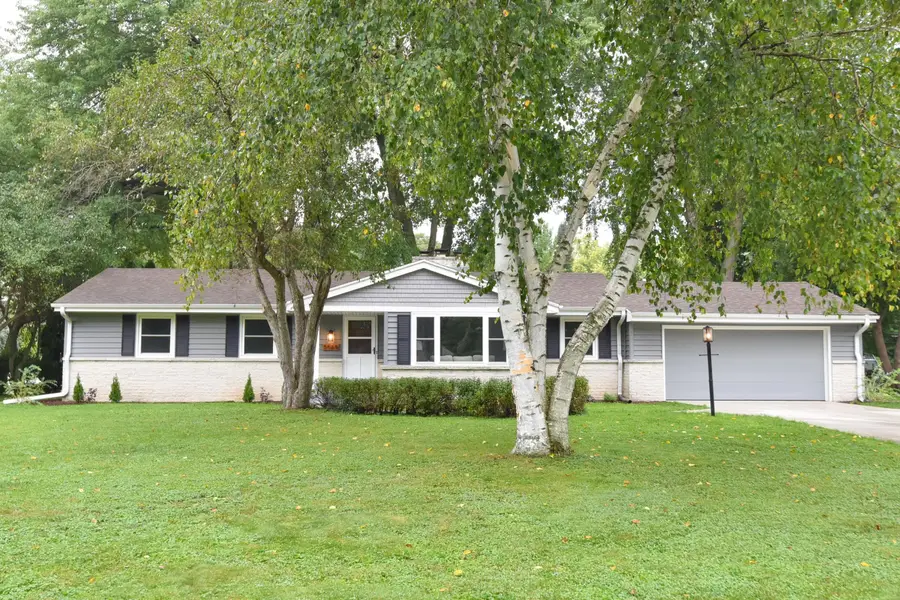 5565 S Monaco Pl, Hales Corners, WI 53130 - #2
