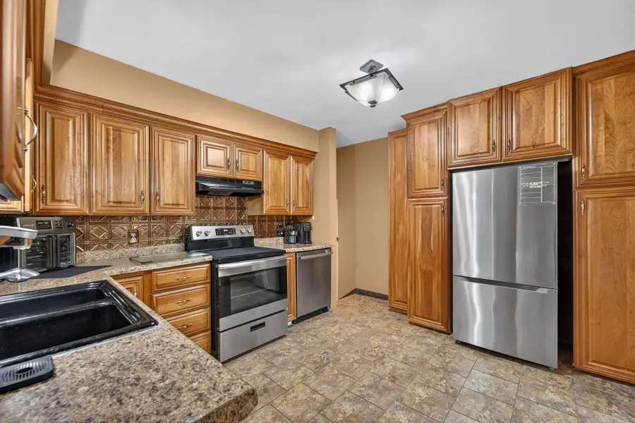 6023 Princeton Ln, Caledonia, WI 53402 - #3