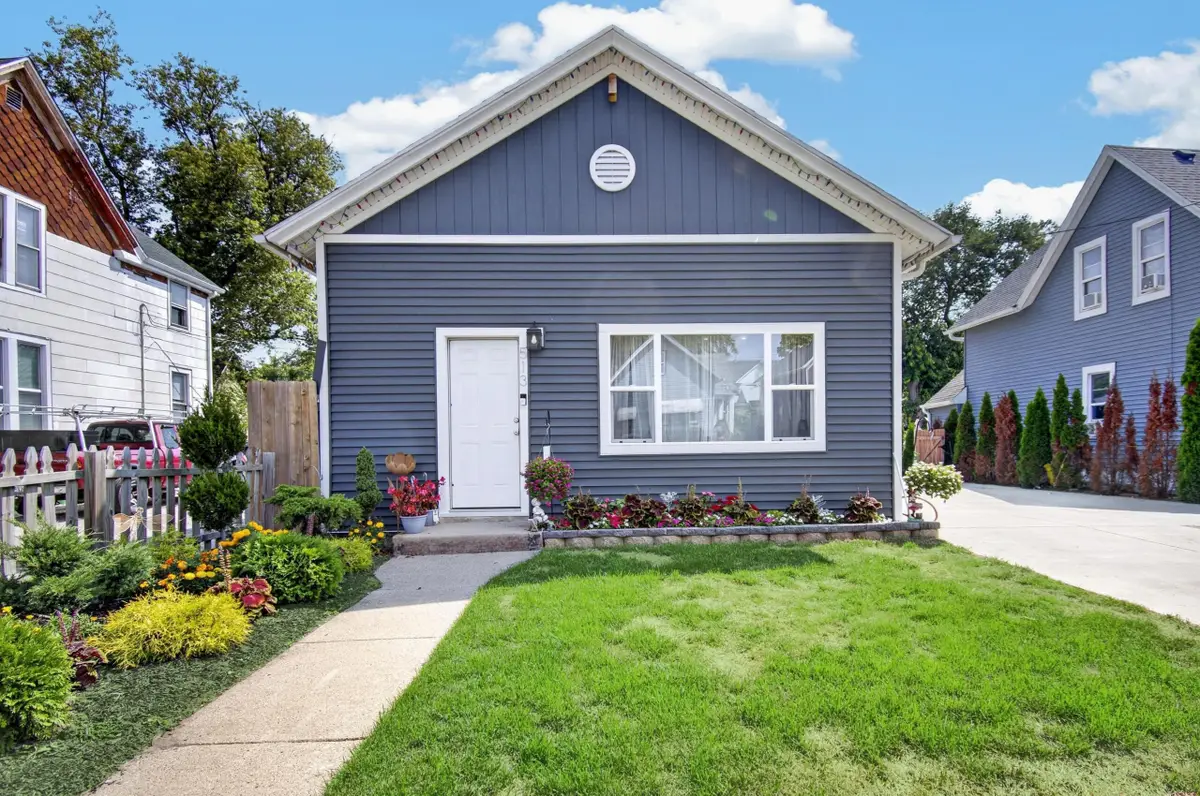 513 N Memorial Dr, Racine, WI 53404 - #1