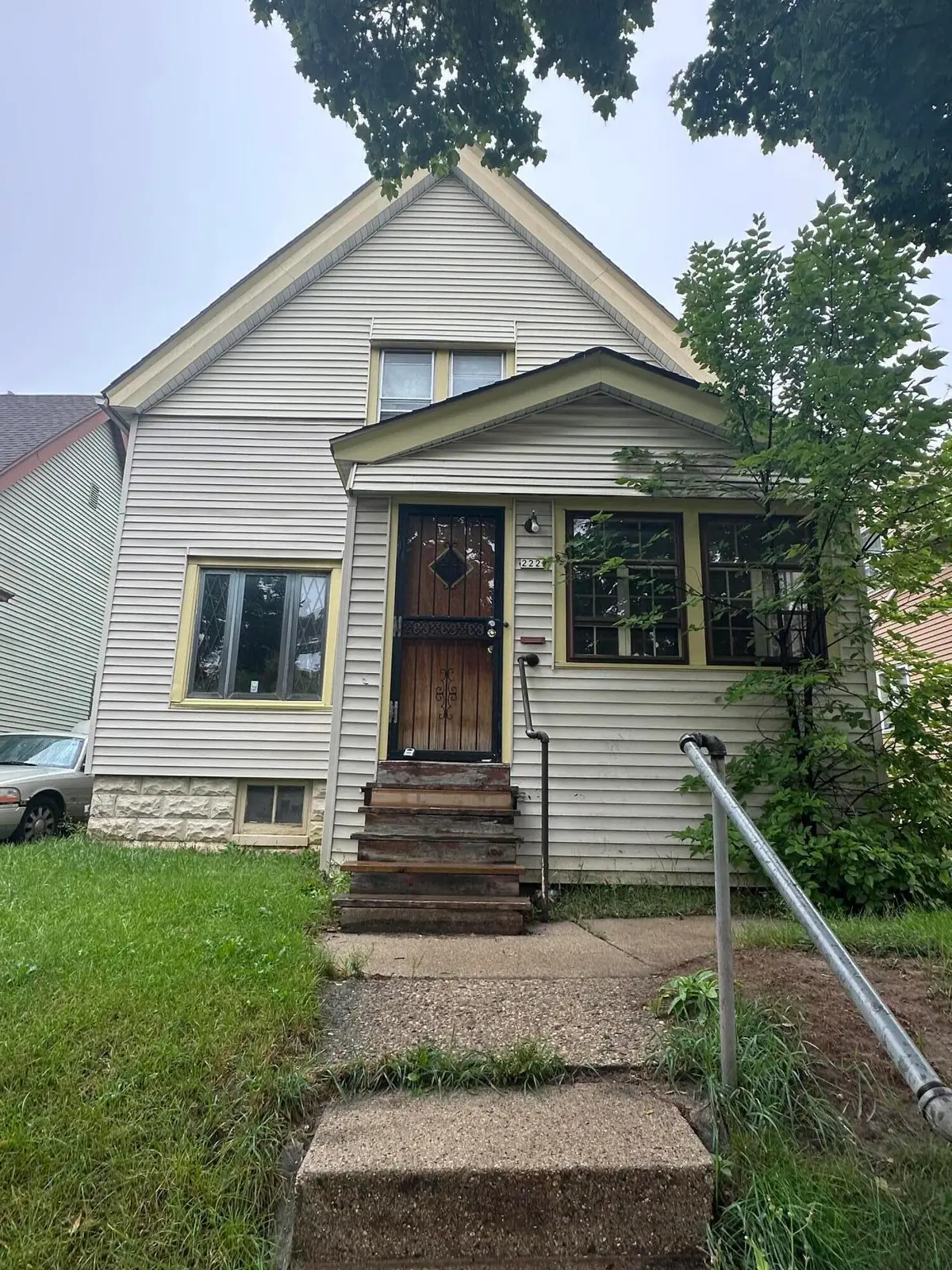 2222 W Finn Pl, Milwaukee, WI 53206 - #1