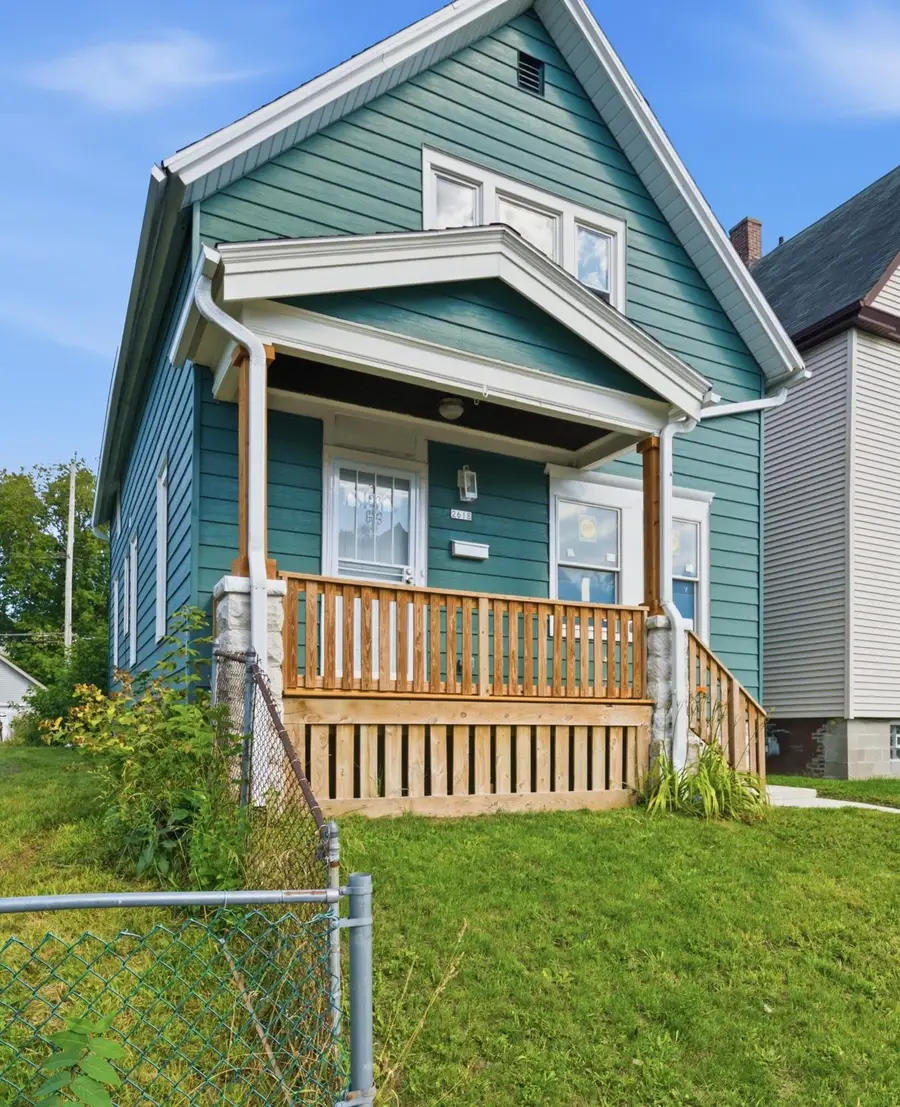 2618 N 24th Pl, Milwaukee, WI 53206 - #3